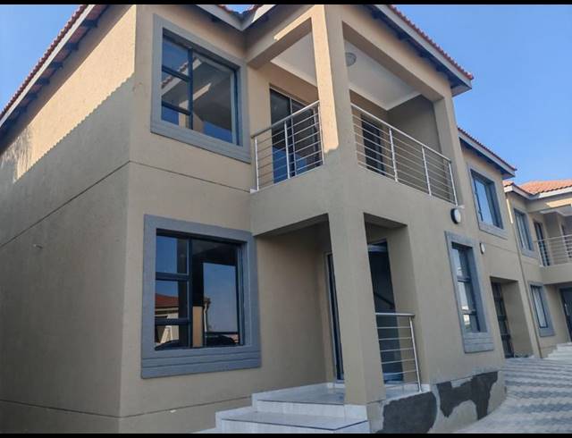 4 BEDROOM HOUSE FOR SALE IN STERPARK